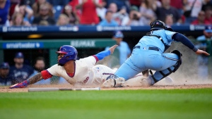 Phillies score a run vs. Braves on controversial catcher's