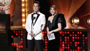 Skylar Astin, Julianne Hough