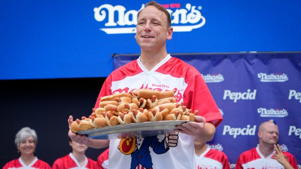 Joey Chestnut eats 62 hot dogs for 16th Nathan’s hot dog eating contest ...