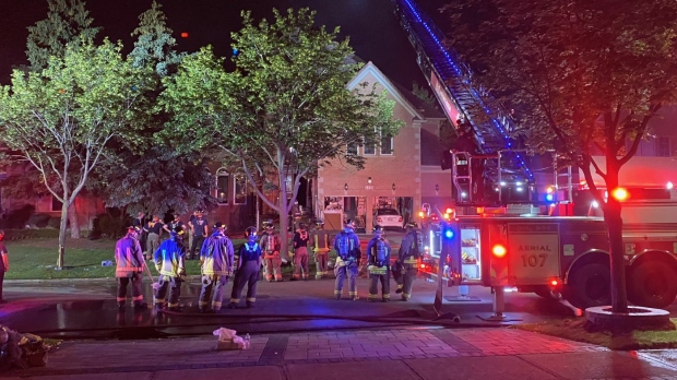 2 personas en el hospital después de un incendio masivo en Mississauga