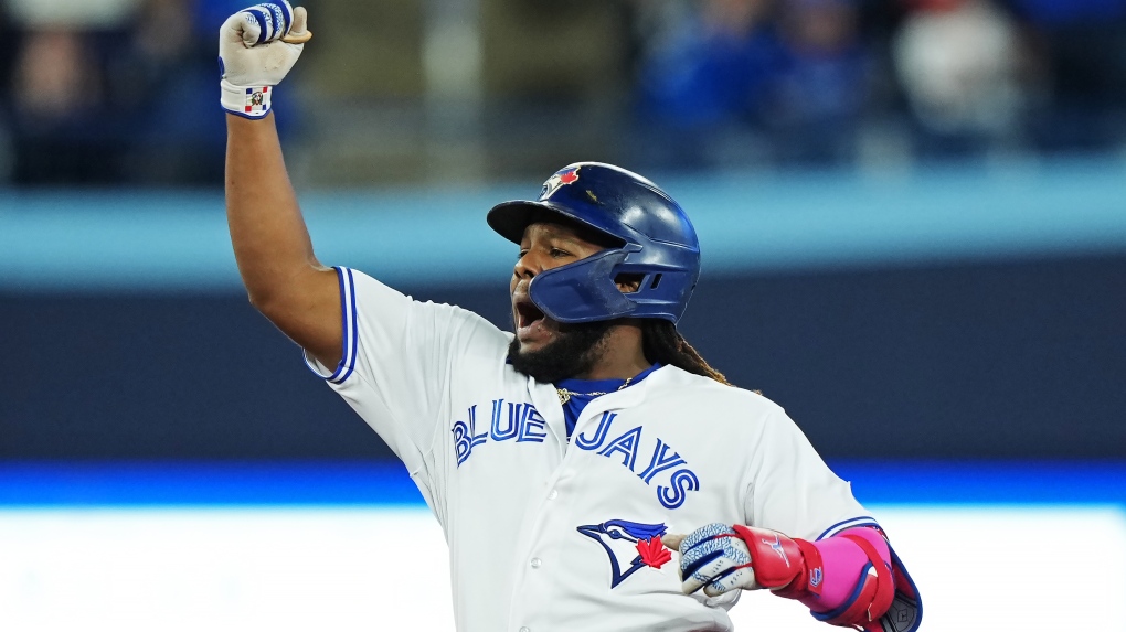 Blue Jays CF Springer carted off field after scary collision