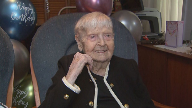 多伦多居民海伦·多安周一庆祝112岁生日