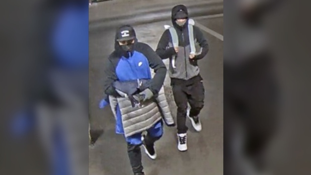 警方发布了两名嫌犯的照片，他们在多伦多东部一家豪华汽车经销商处进行了入室盗窃。