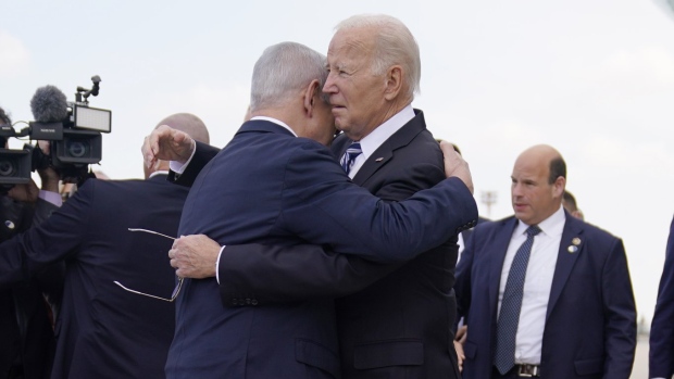 Biden: De ziekenhuisbomaanslag in Gaza ‘lijkt alsof deze is uitgevoerd door het andere team’, en niet door Israël