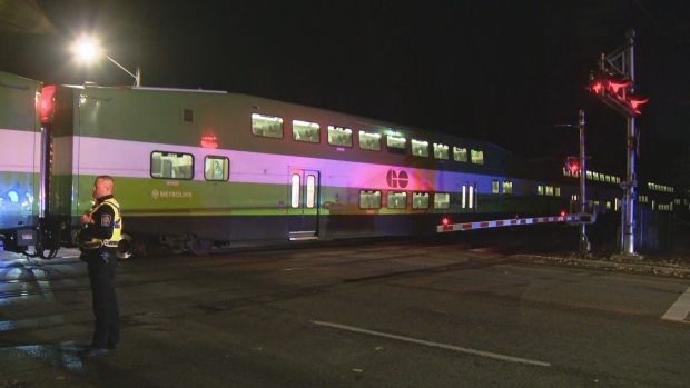 女子因驾驶失控被捕，车辆被GO列车撞击于Scarborough