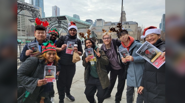 加拿大多伦多市的交通倡导者寻求联邦政府的紧急支持，他们希望圣诞节能收到新的TTC列车