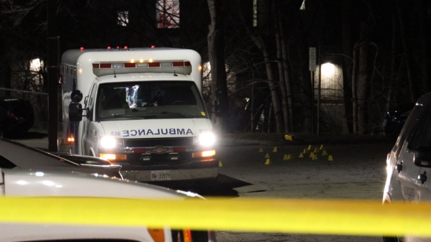 男子在多伦多西部枪击事件中被子弹擦伤，受重伤：警方