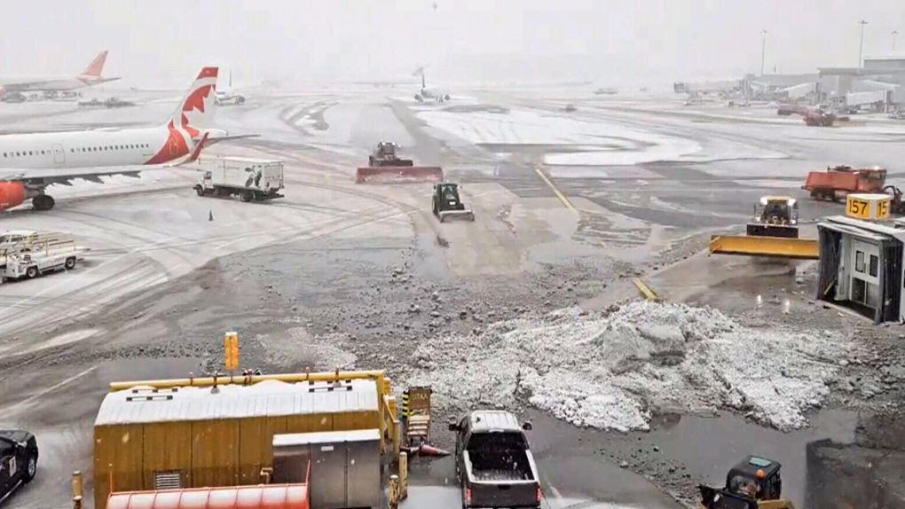 Timelapse video shows Toronto Pearson airport clearing snow amid