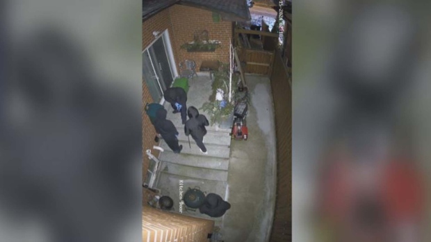 多伦多警方发布家庭入室抢劫未遂的监控视频