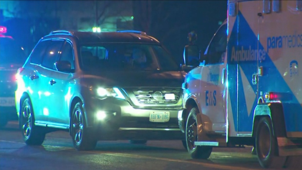 司机撞击行道上携带儿童的行人：多伦多警方介入