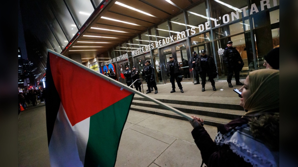 Canadian Tire says they 'don't condone' anti-Trudeau protests like one  outside Oakville store