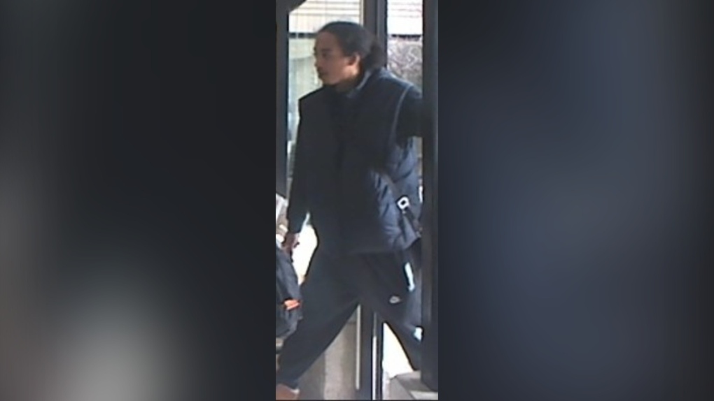 Union Station stabbing: new photo of suspect released | CP24.com