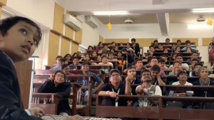 Suborno Isaac Bari leads a lecture at Mumbai University in India. (Courtesy Rashidul Bari via CNN Newsource)