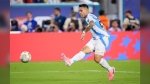 Argentina's Lautaro Martínez scores his side's first goal against Colombia during the Copa America final soccer match in Miami Gardens, Fla., Sunday, July 14, 2024. (AP Photo/Rebecca Blackwell)