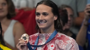 Kylie Masse, of LaSalle, Ont., displays her bronze medal after the women's 200-metre backstroke final at the 2024 Summer Olympics in Nanterre, France, Friday, Aug. 2, 2024. THE CANADIAN PRESS/Christinne Muschi