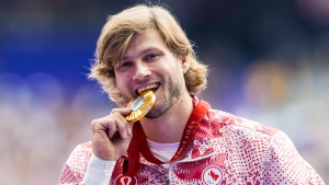 Austin Smeenk's gold medal ceremony for his win in the 800M T-34 at the 2024 Paralympic Games in Paris, France on September 7, 2024. THE CANADIAN PRESS/HO, CANADIAN PARALYMPIC COMMITTEE, Michael P. Hall
