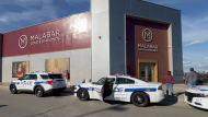 Police are investigating a Sept. 8 smash-and-grab robbery at at Malabar Gold & Diamonds at 6075 Mavis Rd. in Mississauga. (Screengrab from video by David Ritchie/CTV News Toronto)