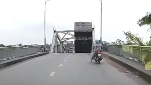 Moment of bridge collapse in Vietnam