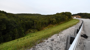 Trees stand in wooded areas alongside Interstate 75 near Livingston, Ky., Sunday, Sept. 8, 2024, as police search for a suspect in a shooting Saturday along the Interstate. (AP Photo/Timothy D. Easley)
