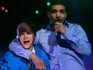 Teen pop sensation Justin Bieber performs with Drake at the Juno Awards Sunday, April 18, 2009 in St. John's N.L.. THE CANADIAN PRESS/Mike Dembeck