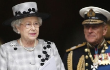 Britain's Queen Elizabeth II and Prince Philip leave London's St. Paul's Cathedral, Friday Oct. 9, 2009. (AP Photo/Sang Tan)