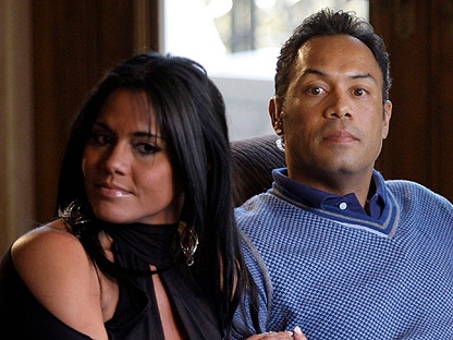 Roberto Alomar's wife obtains temporary injunction following