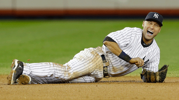 New York Yankees captain Derek Jeter fields ball - Gold Medal Impressions